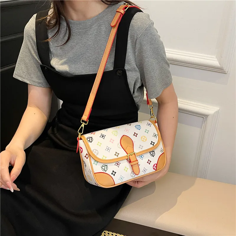 

"2025 Женская сумка-багет с принтом | Нишевый квадратный кошелек через плечо | Сумка через плечо большой вместимости"