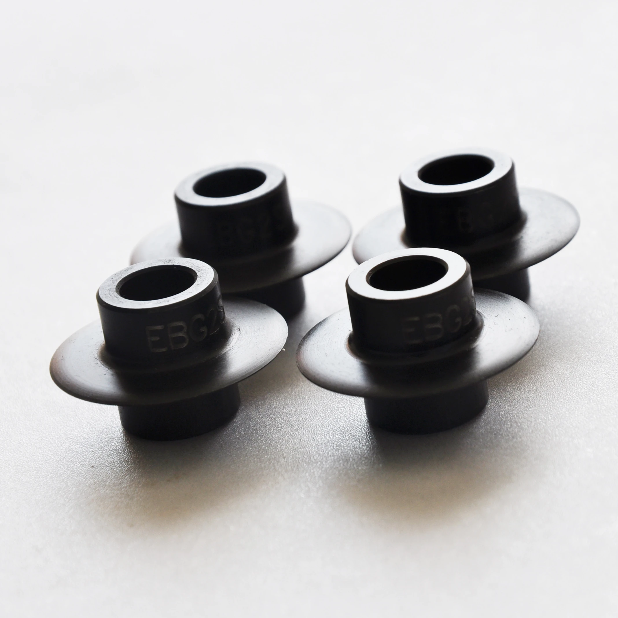 

Стальные колеса промышленного класса и режущие лезвия. Настраиваемые опорные трости OEM. Жесткие и электронные труборезы.