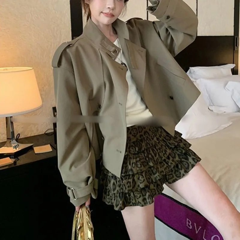 

Корейский дизайн, британский стиль, небольшой воротник-стойка, двубортный свободный повседневный короткий пиджак, женская одежда