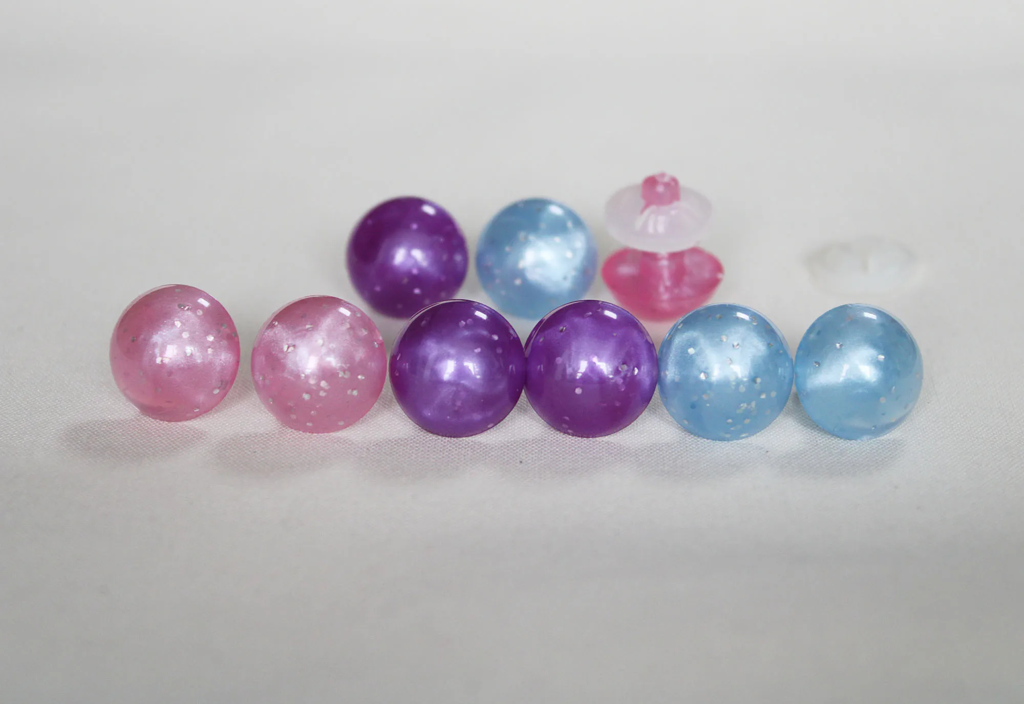 Yeux ronds scintillants pour poupée en peluche, joli jouet de sécurité avec presse à main, option de couleur rose bleu violet, 18mm, 30 pièces par lot, nouveau