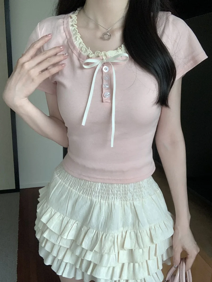 Top Estivo da Donna con Colletto Aperto e Nodo Rosa, Aderente, Creativo con Dettagli a Contrasto, Elegante per il Lavoro