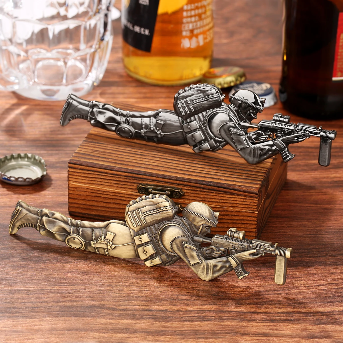 Vintage Soldaten-Gewehr-Statue Flaschenöffner aus Metall, Einzigartiges Bar-Werkzeug für Hausbar und Küchendekoration, Geschenk für Militärfans – Detail 1