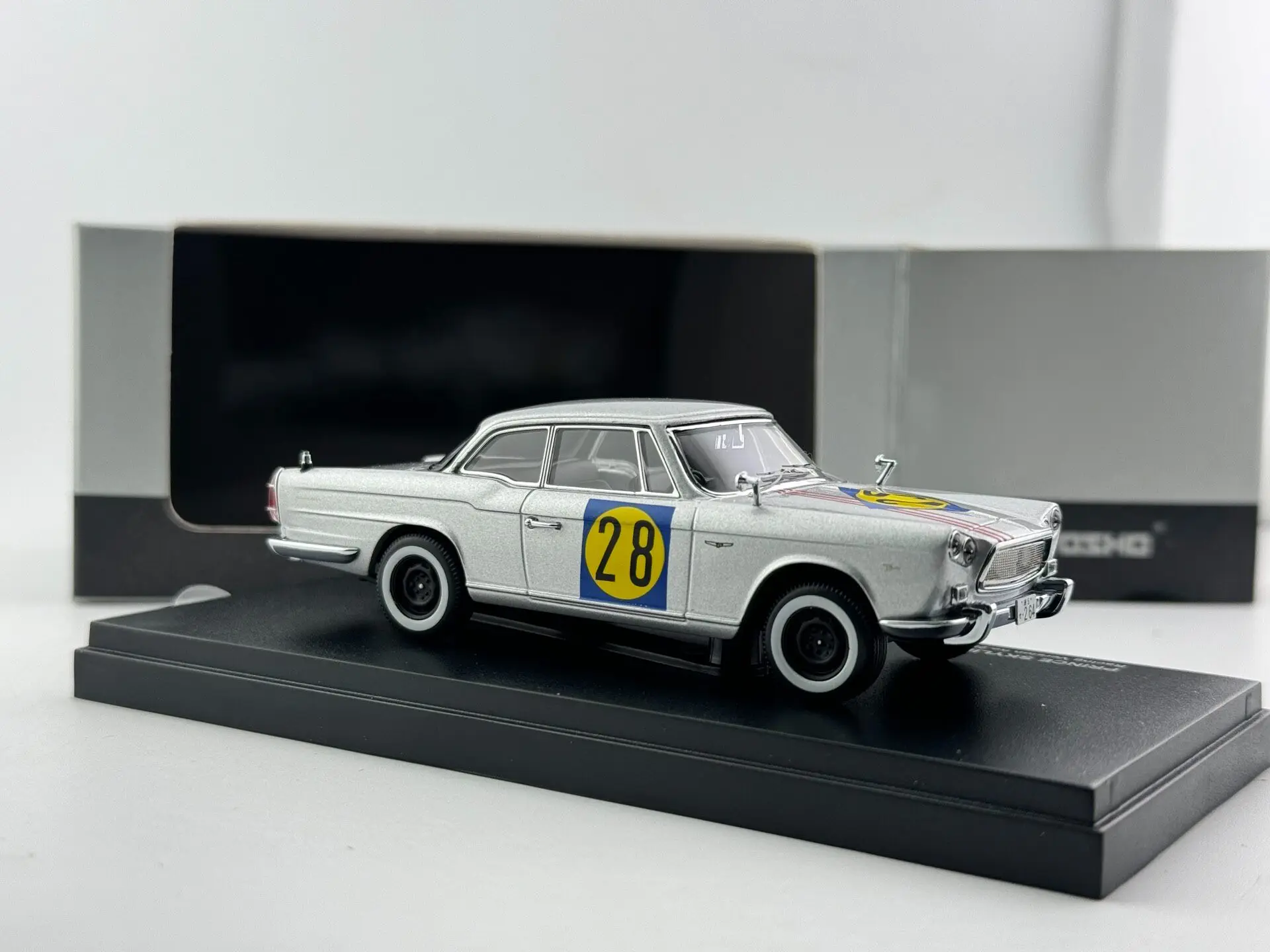 Diecast Beijing Business 1/43 Scale Prince Skyline Sport Alloy Car Model