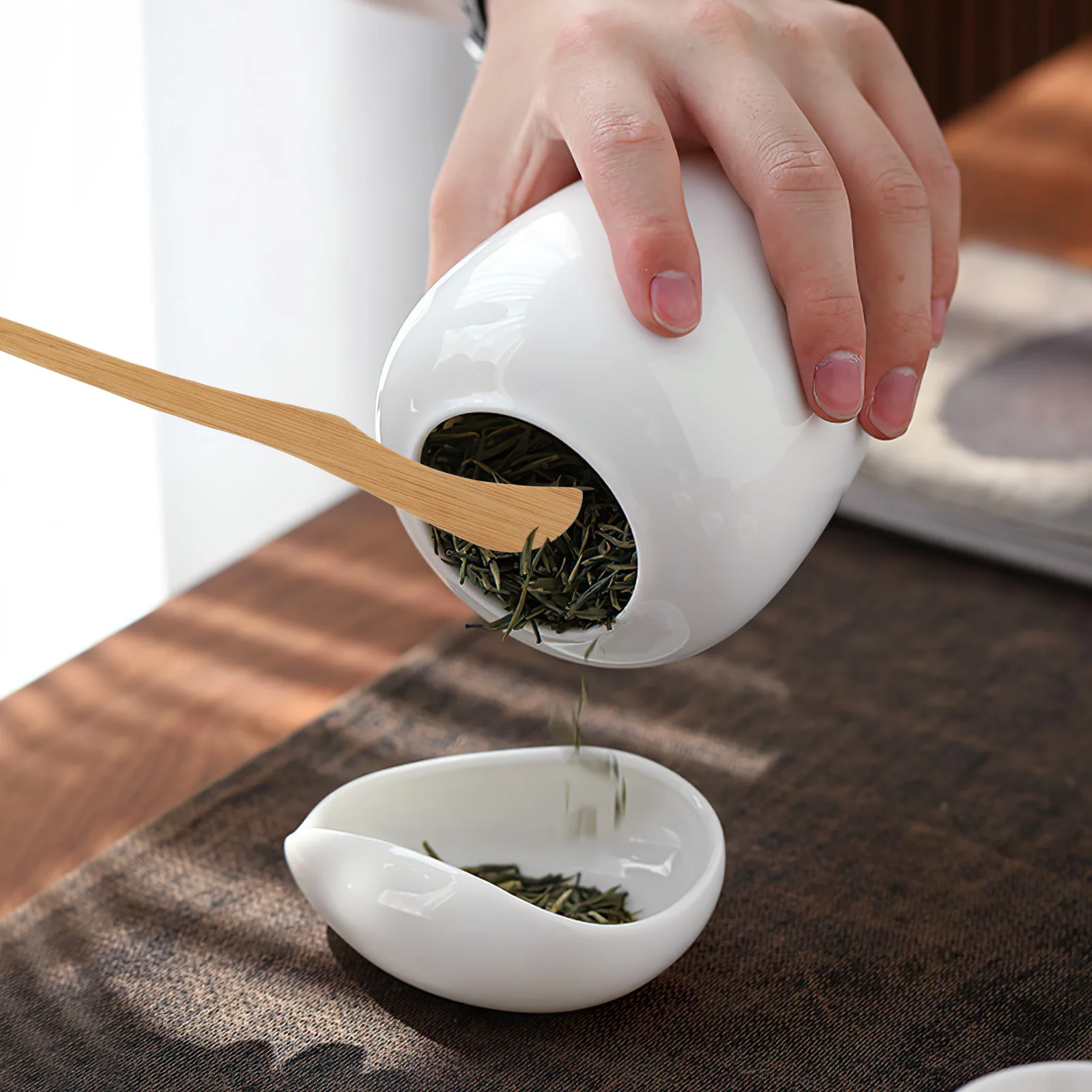 

1Set Elegant Ceramic Tea Scoop Multi-Function Loose Tea Leaf Holder Home Office Coffee Bean Display Plate Coffee Dosing Cup