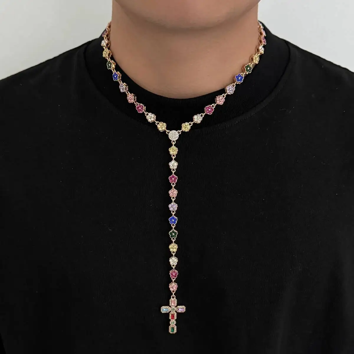 

Luxury Colorful Rhinestone Jesus Cross Pendant Necklace Y2K Hip Hop Style Unisex Couple Chokers Fashion Jewelry for Men