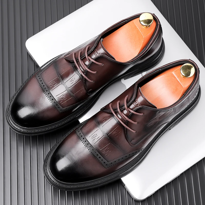 

Мужская роскошная кожаная обувь. Удобные джентльменские элегантные стильные туфли для свадьбы жениха. Классическая обувь, костюмы для взрослых. Новые универсальные туфли.