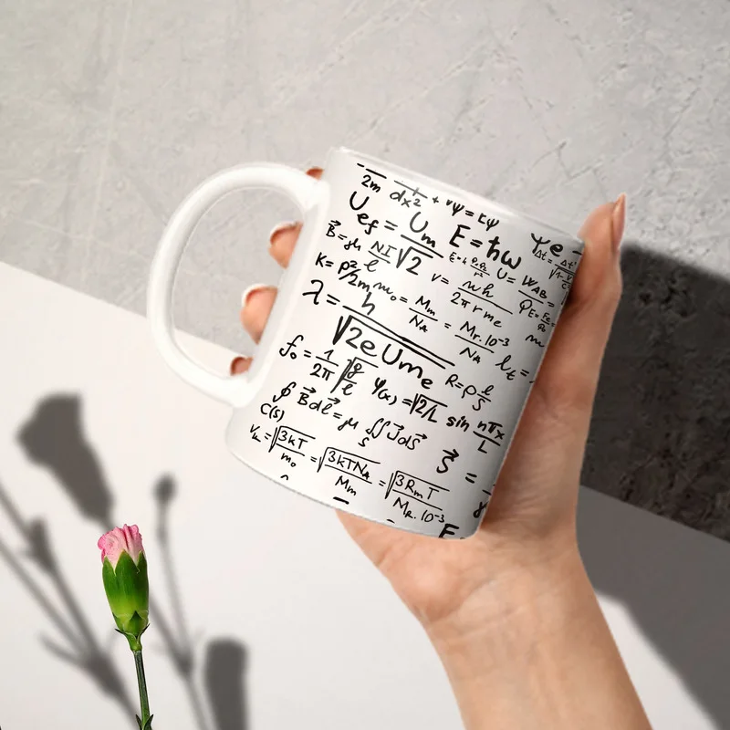 

E = Mc2 Физика Математическая формула Белая керамическая кружка Офисная чашка для завтрака Кофе Чашка для воды Домашний сад Кухня Столовая Бар Посуда для напитков