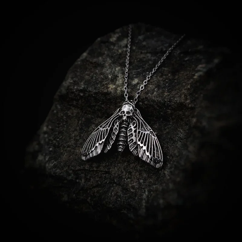 Gothic Moth Skull Insect Pendant Necklace Women's Fashion Alternative Trend Jewelry