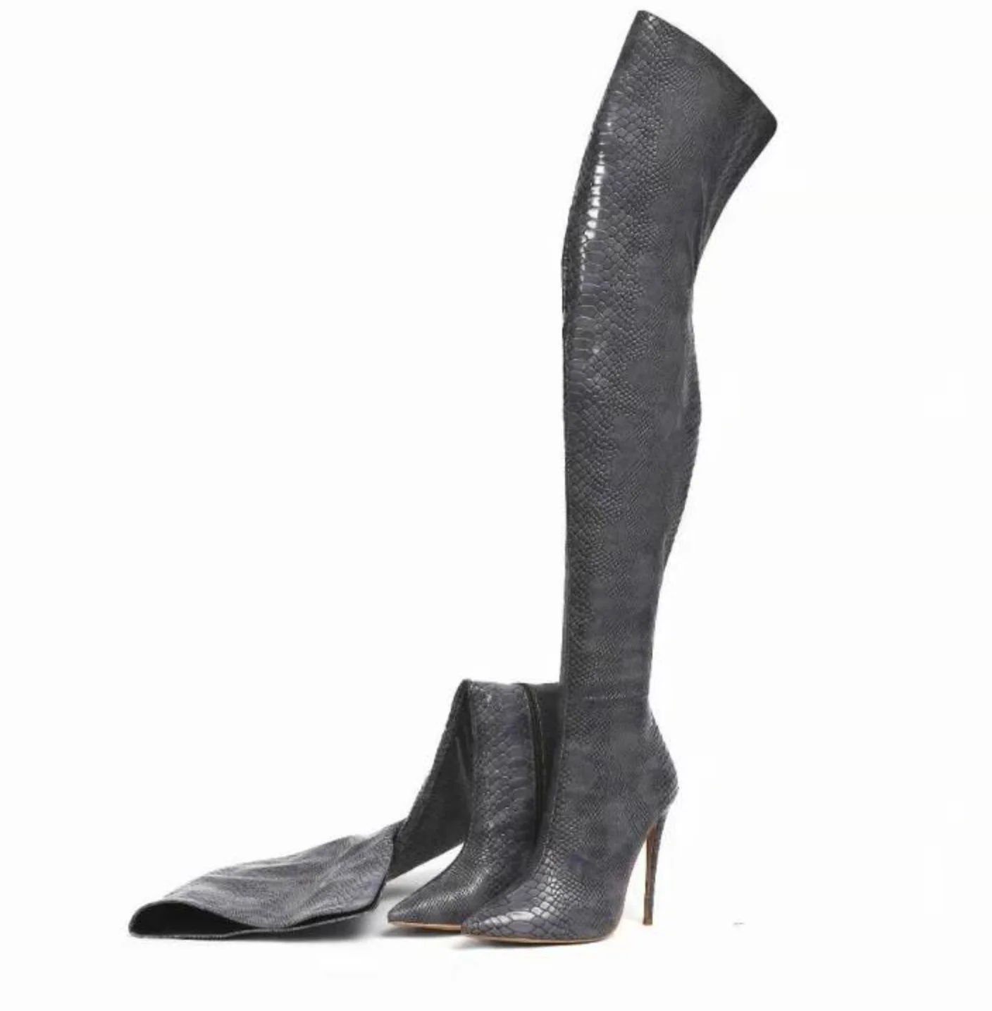Botas altas hasta la rodilla con estampado de serpiente en color gris, de mujer, con punta afilada, tacón de aguja, diseño ajustado, fáciles de poner, ideales para otoño e invierno, para salir de noche, fiestas, moda y un look sexy.