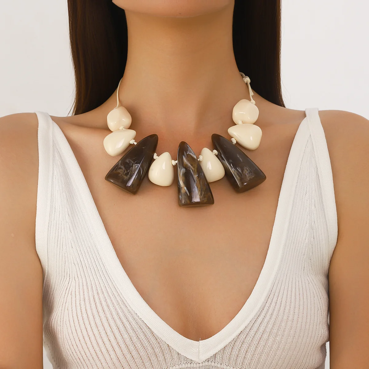 Creative irregular special-shaped resin necklace smudged light luxury high sense exaggerated adjustable collarbone chain