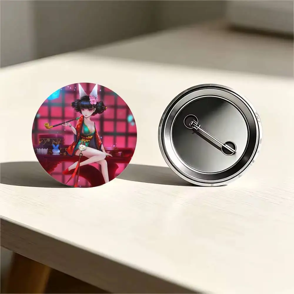 White Snake Origin 25 32 44 58 75mm Round Badges Brooches Lapel Pins Fashion Accessory Holiday Present Gift