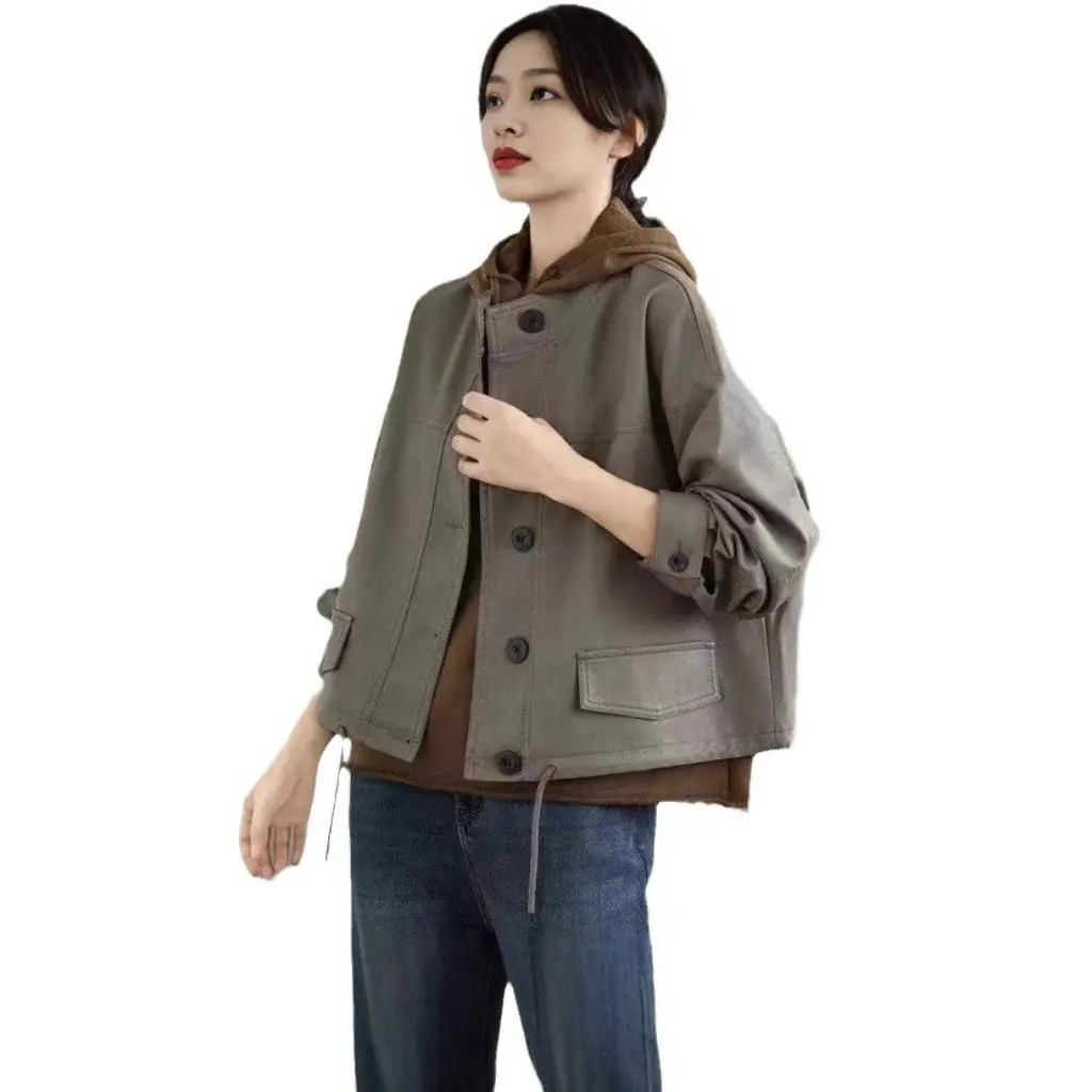 

Короткая кожаная куртка в корейском стиле для женщин. Стильный байкерский топ с вертикальным воротником. Модная верхняя одежда.