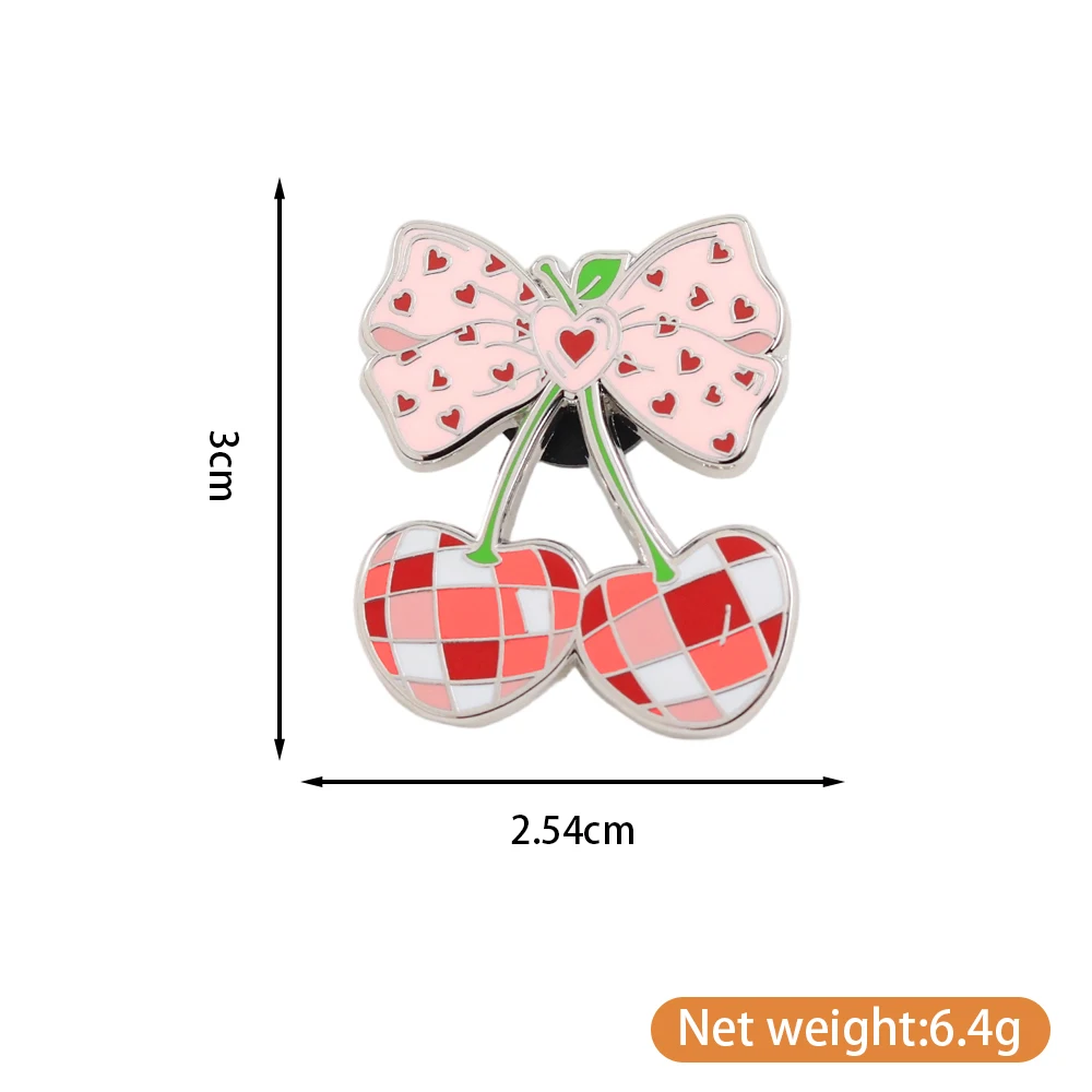 Niedliche karierte Kirschschleife Emaille-Brosche, rosa herzförmiges süßes Frucht-Abzeichen, Kawaii-Modeaccessoire, Valentinstagsgeschenk – Detail 3