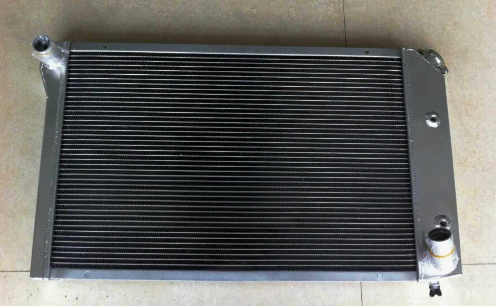 3 Row Aluminum Radiator For 1977-1982 Chevy Corvette 5.0L 5.7L 305/350 ci V8 1977 1978 1979 1980 1981 1982