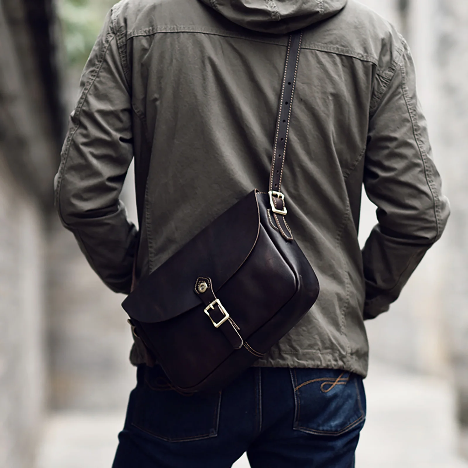Vintage Echtleder Herren 11" Messenger Bag Umhängetasche Crazy Horse Rindsleder Schultertasche Top-Layer-Leder Mode Casual – Detail 4