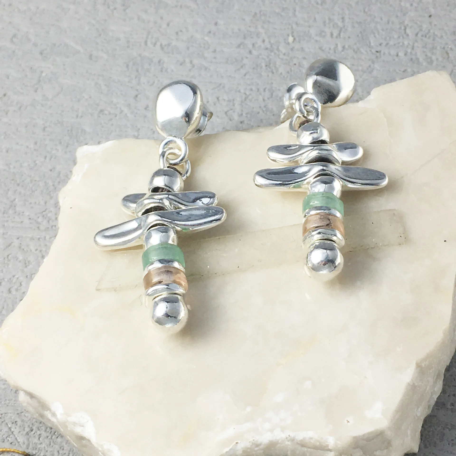 

Лето 2022, свежие и потрясающие серебряные красочные круглые серьги-стрекозы из бисера для женщин, ювелирные аксессуары, подарки-сюрпризы