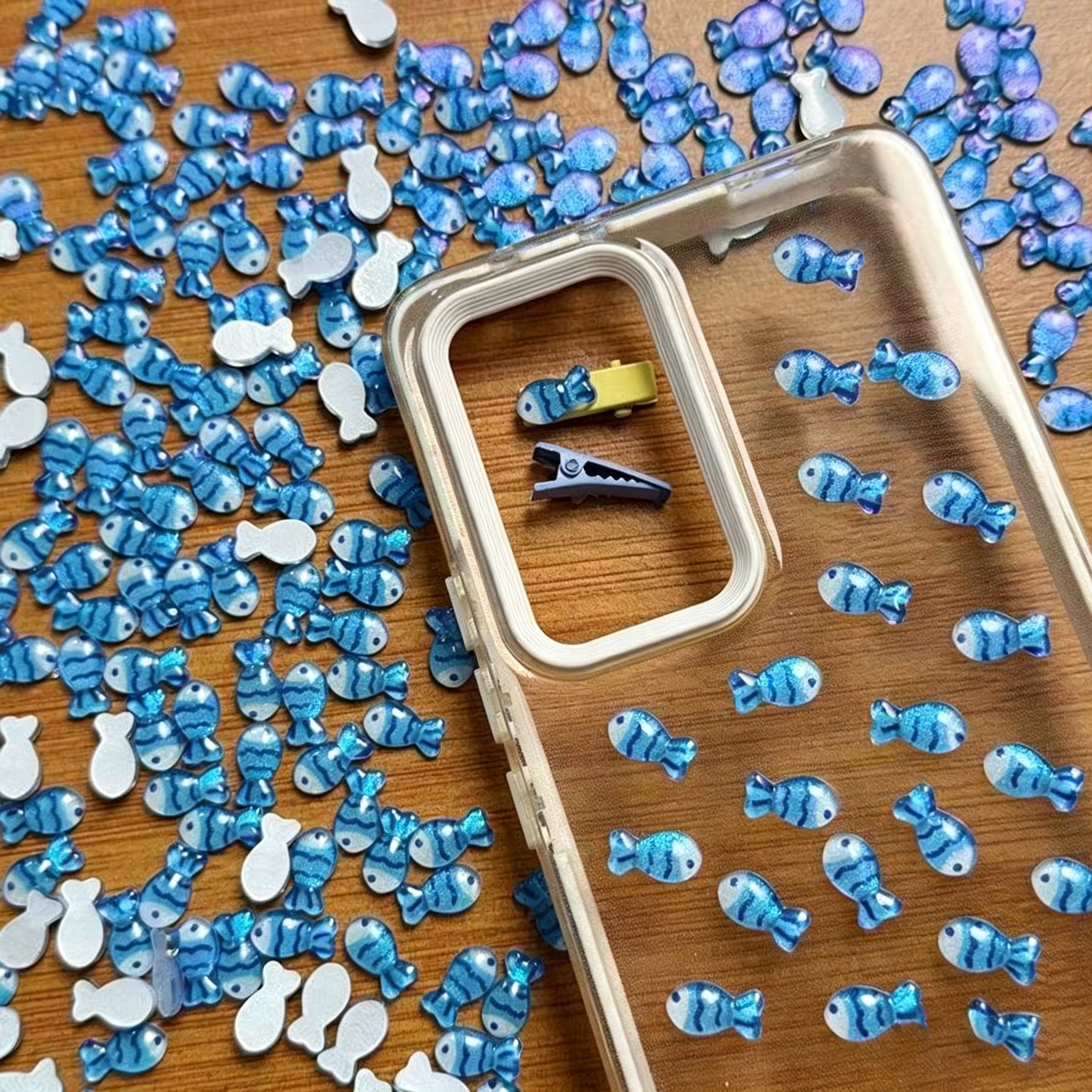 50PCs Cute Little Fish Accessories Mini Translucent Glitter Blue Fish Diy Cream Glue Resin Accessories Decorative Small Ornament
