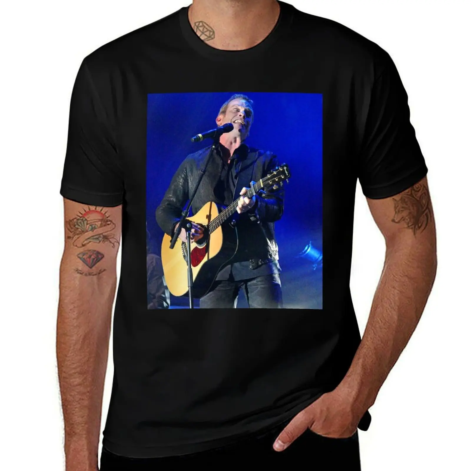 

r3067/ New Finition 2021: GAROU Singer (c)(h) expressive photos ! Olavia-Olao by Okaio Créations T-Shirt