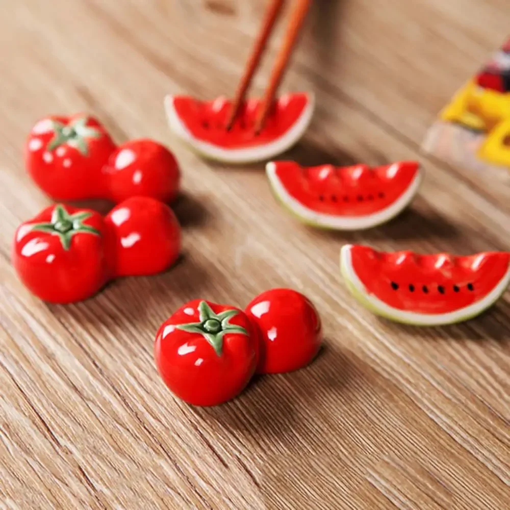 Soporte de palillos de cerámica para tomates rojos, decoración de mesa para Festival de Primavera, palillos, cuchara, tenedor, almohada