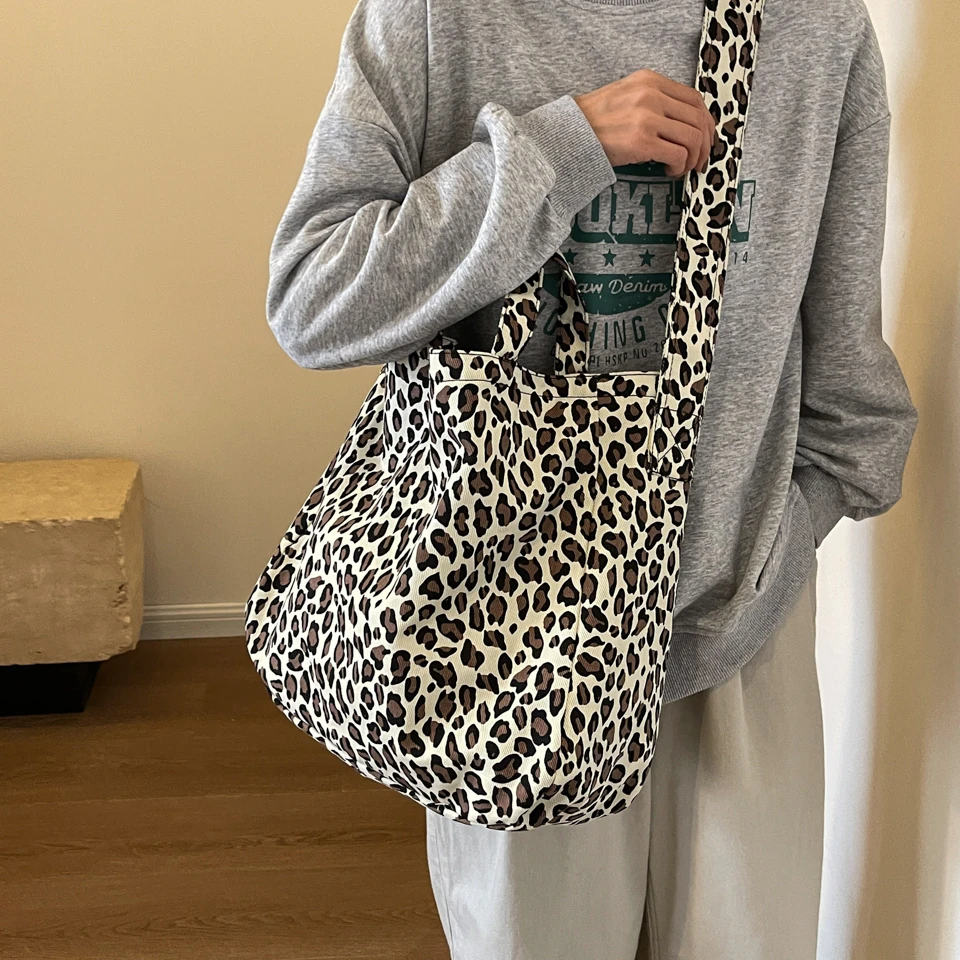 Bolso de mano de nailon para mujer, bandolera de gran tamaño con estampado de leopardo, Deformable, gran capacidad