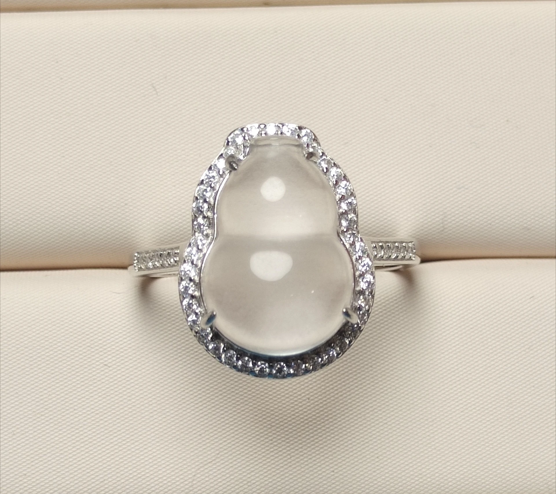 

Новое женское кольцо из китайской натуральной водяной пены и нефрита из стерлингового серебра S925, инкрустированное светлой роскошной тыквой, высококачественное кольцо с источником