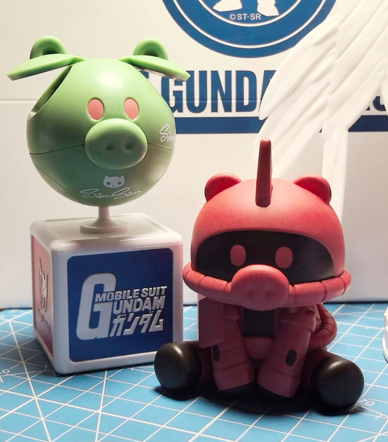 

100% Bandai Samsam Gundam-Play Series Trendy Blind Box Toys Pig Nose Collectible Figure Desktop Ornament Anime Peripheral Toys