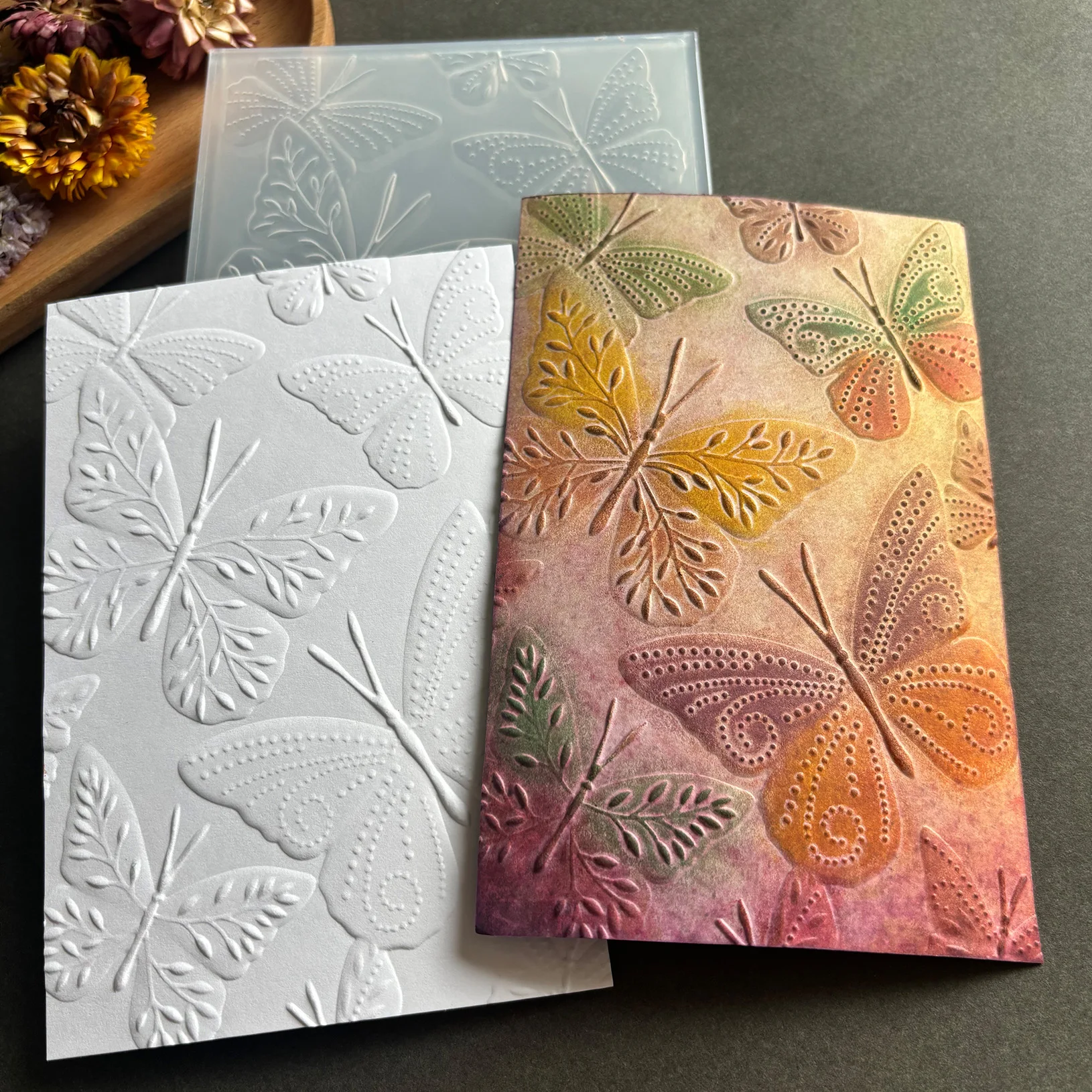 Dreamy Double Pattern Butterfly Cluster Relief Texture Embossed Board Flower Leaf Pattern Dot Pattern Butterfly Scattered Arrang