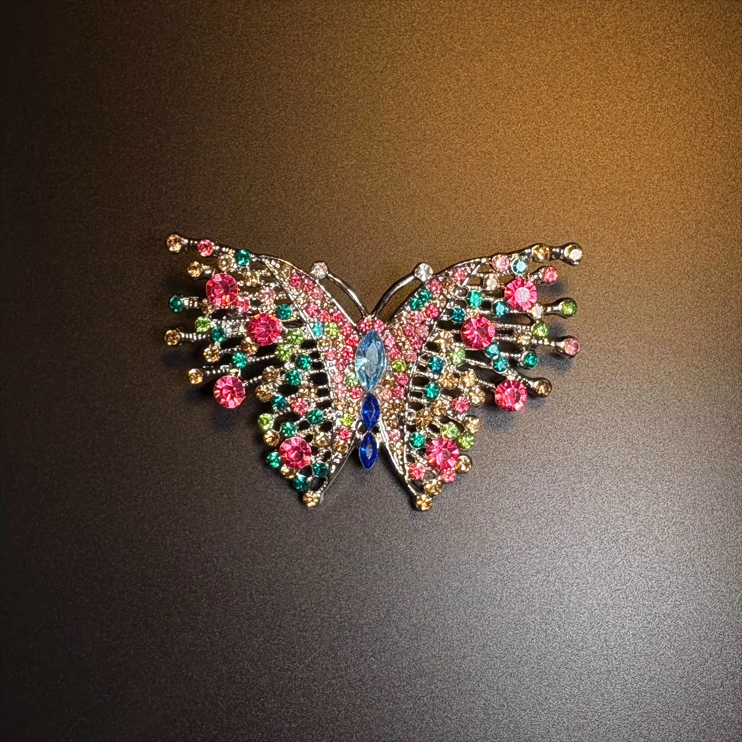 SKEDS Luxury Women Men Fashion Crystal Butterfly Brooch Badges Elegant Lady Exquisite Rhinestone Boutique Pin Jewelry