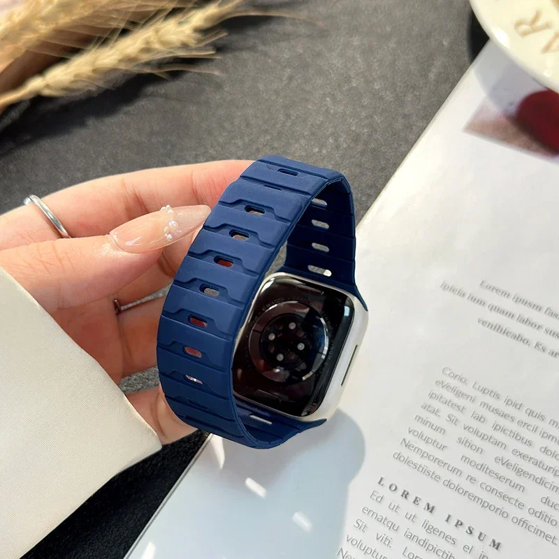 Magnetic Strap For Apple Watch Bands Ultra 2 49mm 45mm 44mm 46mm 42mm Belt Silicone Bracelet iWatch Series 11 10 8 7 6 5 4 9 SE