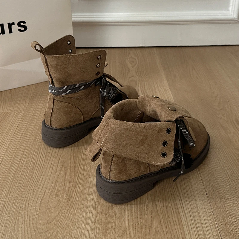 المرأة حذاء من الجلد الشقق مصمم الجلد المدبوغ أحذية شتاء 2025 تشيلسي الأحذية الاتجاه الجديد الدانتيل يصل المشي ماركة أحذية رياضية Mujer Zapatos