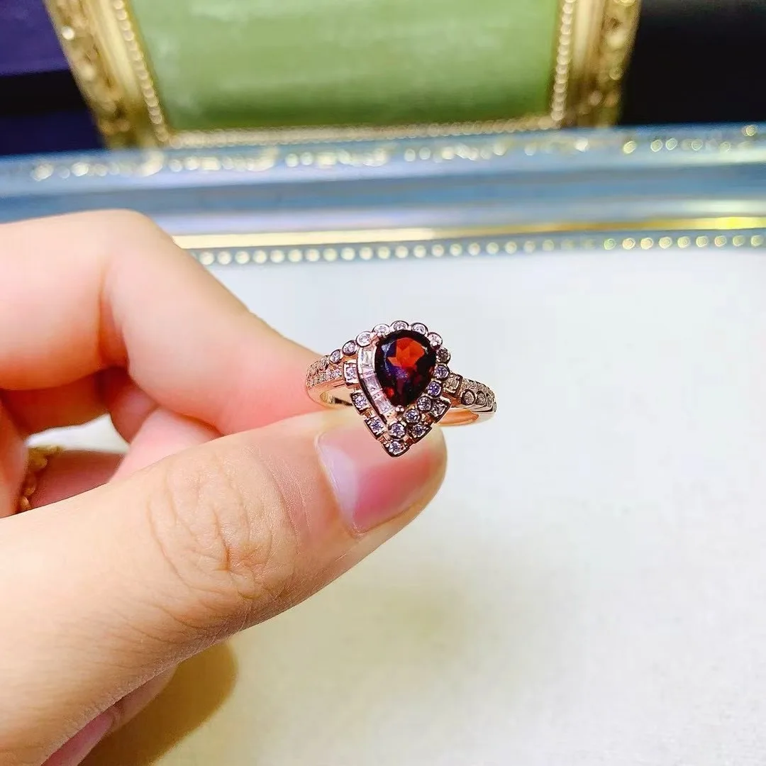 

KJJEAXCMY High End Women's Ring Natural Garnet S925 Silver with Electroplating Boasting High Clarity Full Brilliance Gift