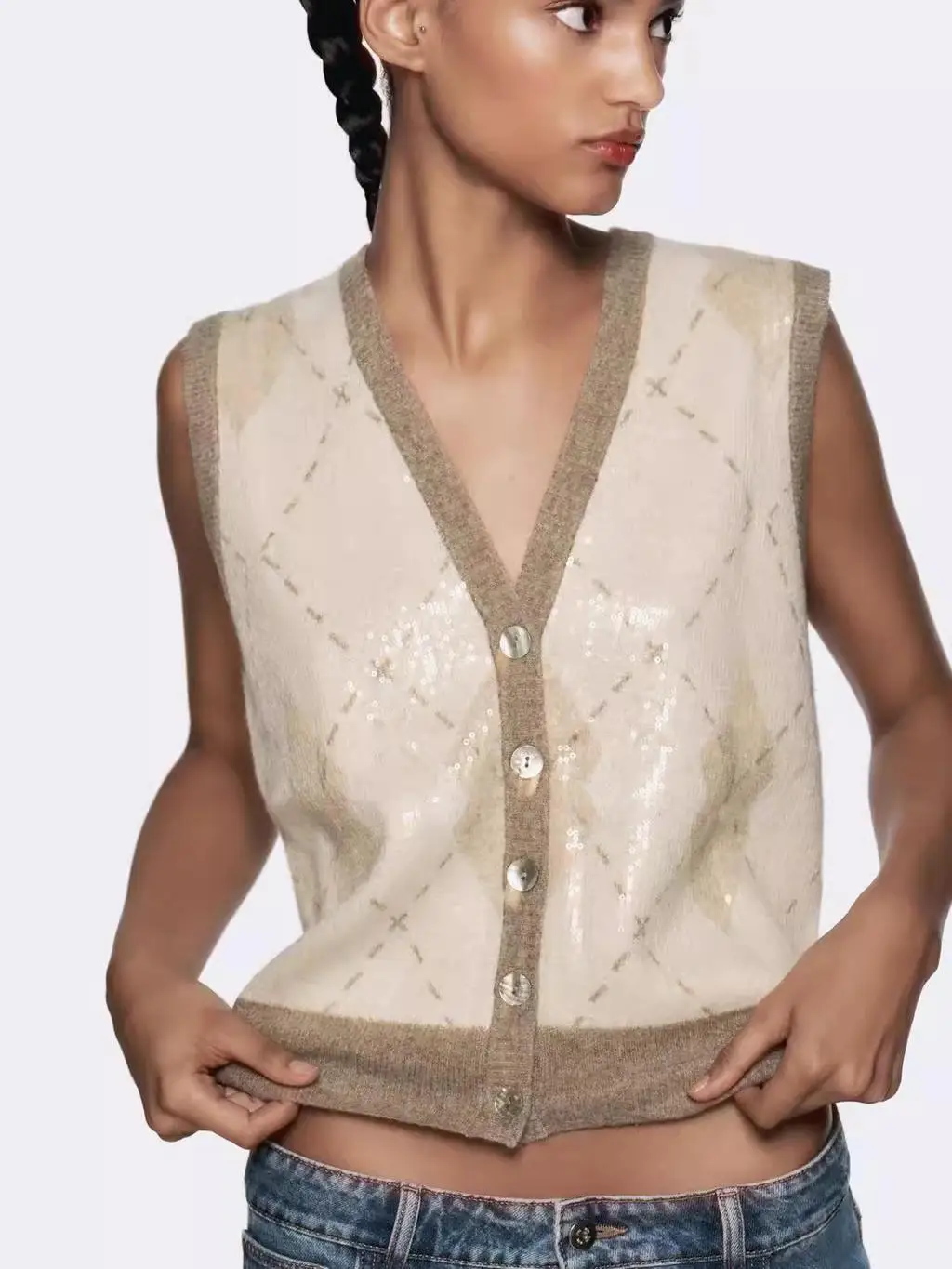 Spring Autumn 2025 New Women's High-End Bead Embellied Diamond Pattern V-ne Svel Knitted Vest Tank Top Polyester Fiber