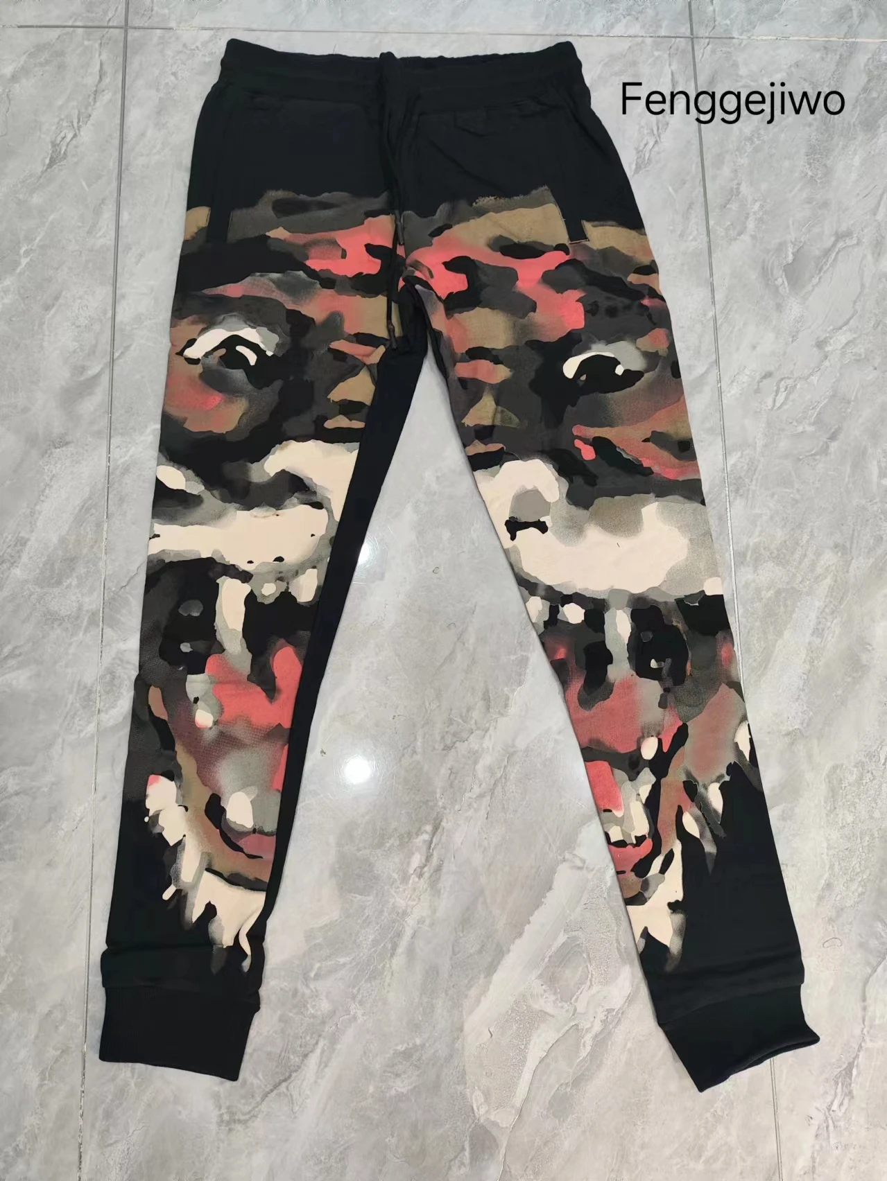 

Fenggejiwo Spring/Summer style sanitary pants for men and women, hand drawn graffiti, pure cotton, washed and worn-out pants