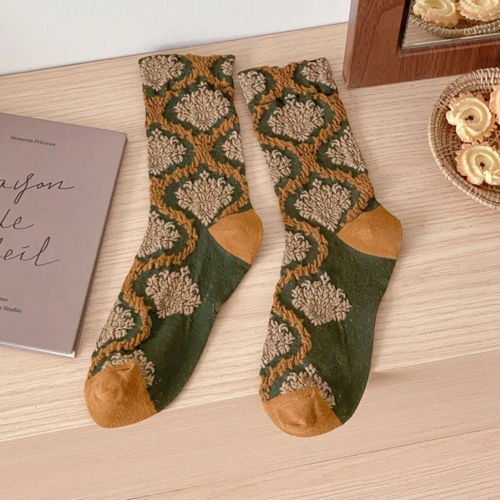 Tube moyen femmes chaussettes Style européen américain mignon impression mode rue femme chaussettes automne hiver longues chaussettes décontractées