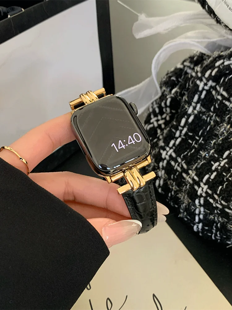 Correa de cuero delgada para Apple Watch Band 42mm 40 38 41 49 44 45mm pulsera de mujer con hebilla de Metal de lujo para iWatch 9 8 7 SE 6 5 4 3