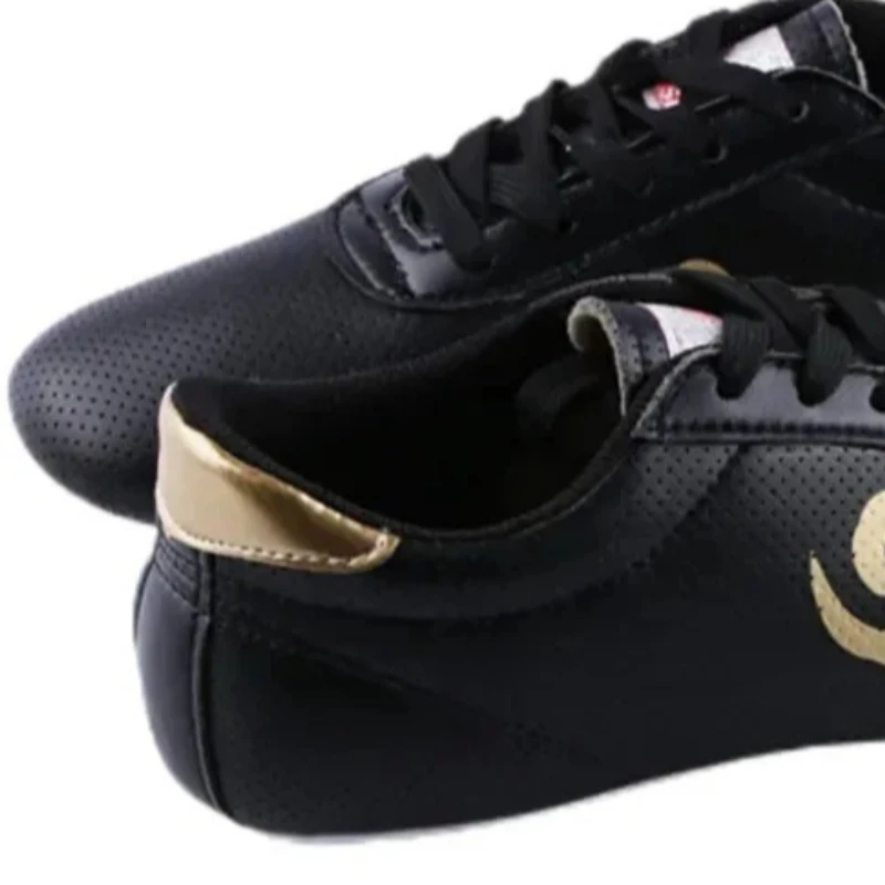 

New Martial Arts Shoes Unisex Light Weight Tai Chi Wushu Shoe Soft Sole Leather Traditional Kung Fu Shoes Kung Fu Shoes