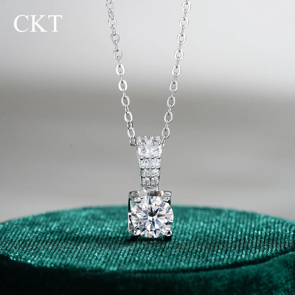 

CKT 18k White Gold Moissanite Stone Cow Head Necklace for Women Classic 1ct Diamond Platinum Pt950 Pendant Wedding Fine Jewelry