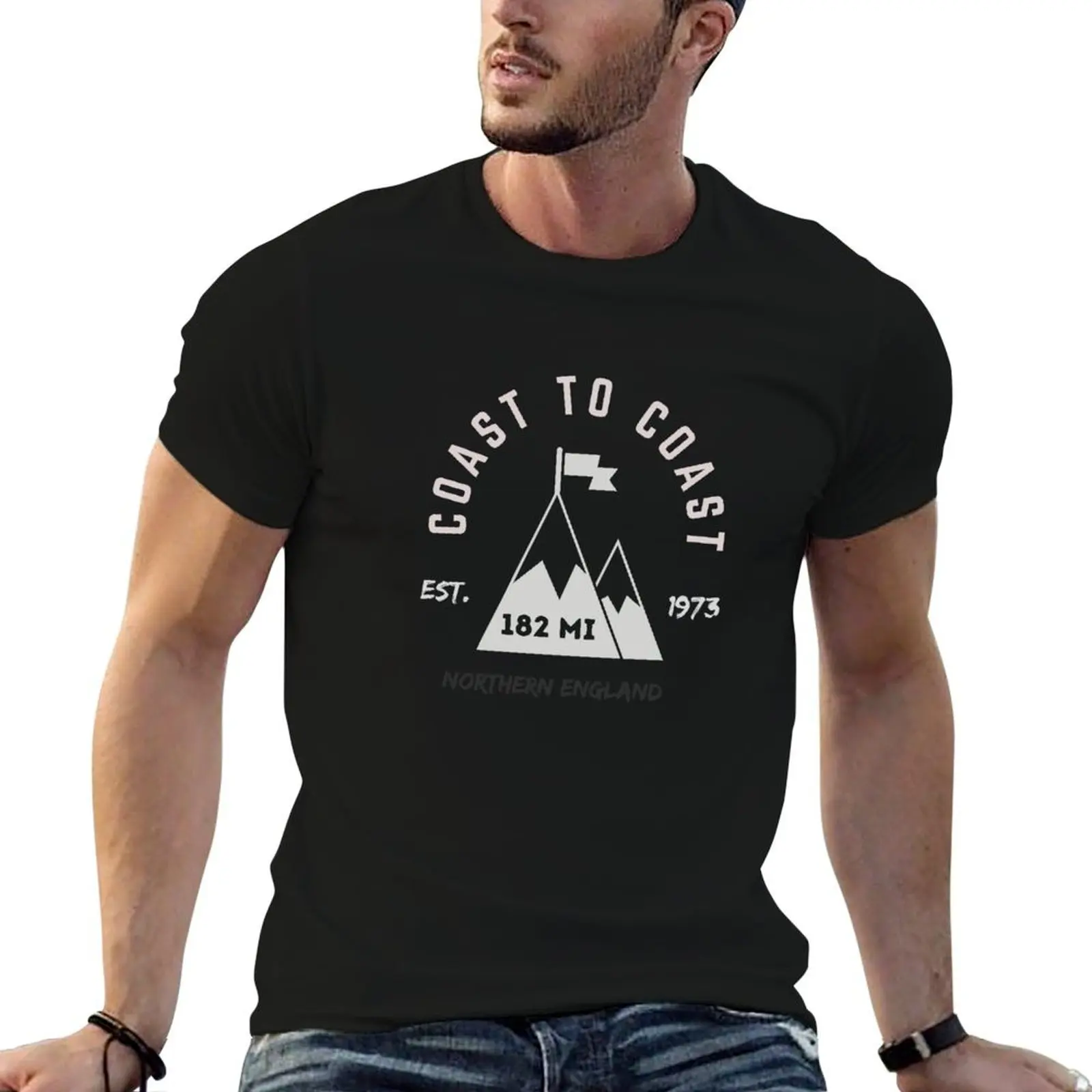 Coast to Coast - Collection Conquered - Randonnées de Défi au Royaume-Uni # 13 T-shirt imprimé style rétro, haut décontracté