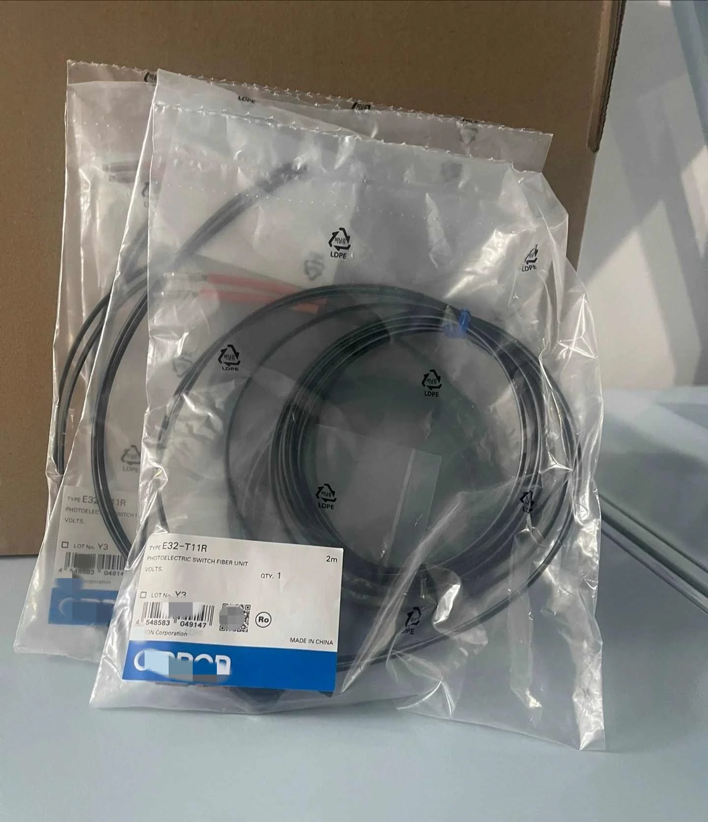 

100% brand new original E32-D21R, E32-T11R, E32-T21R, E32-ZD21R, E32-ZT11R E32-ZT21R optical fiber sensor