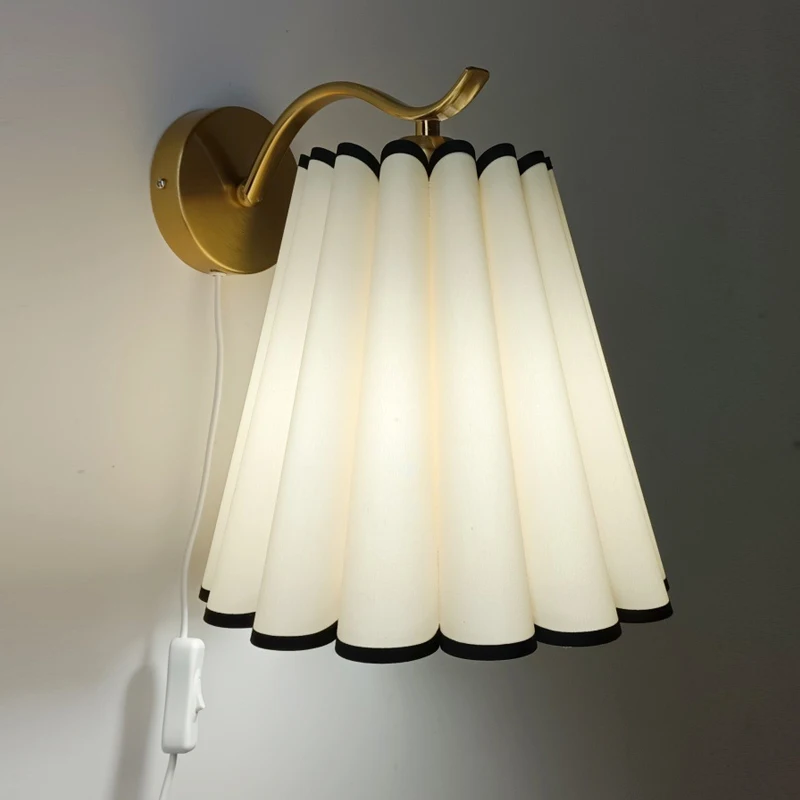 Vintage Pleated Wall Lamp Nordic Petal Wall Lights for Home Bedroom Bathroom Mirror Light Bedside Wall Sconces Indoor Lighting