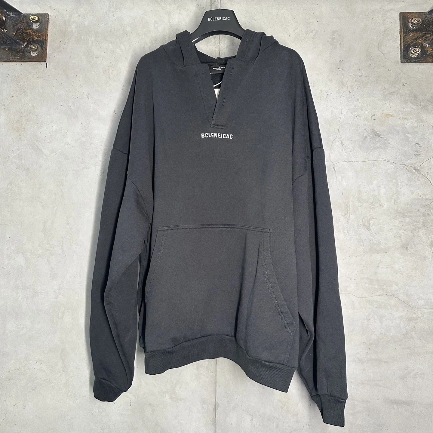 

Loose Fit Hoodie Sweatirt Embroidered Letter Design Button up Ne Parisian Sle ex Long Sve Casual Comfortable