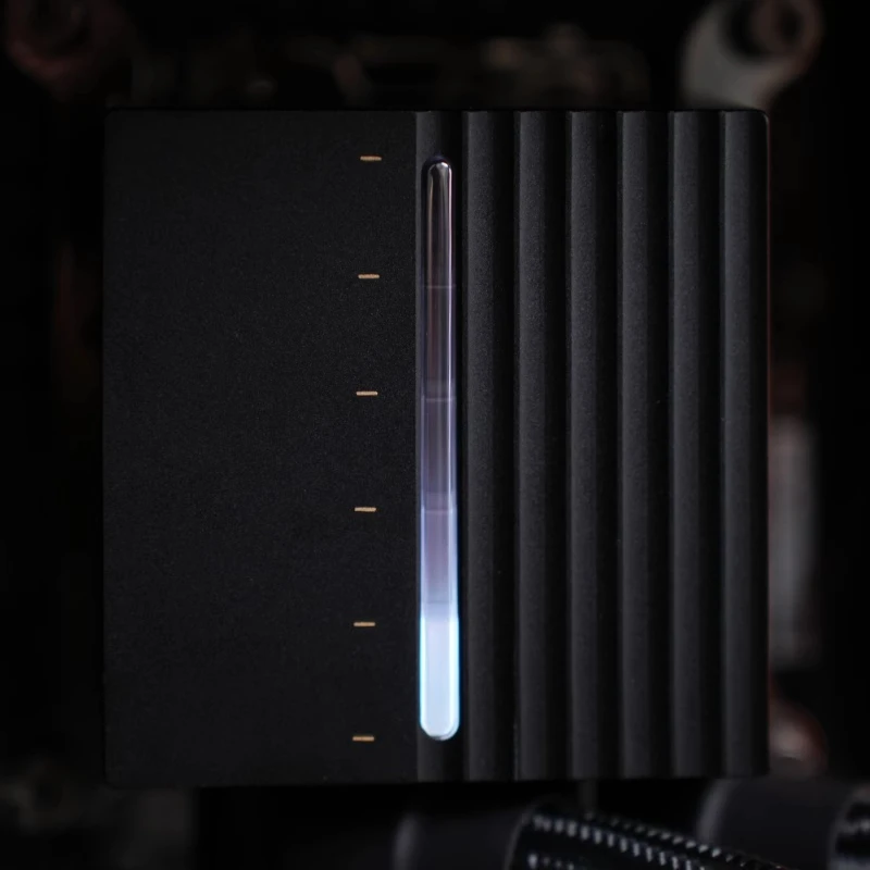 Gioco desktop assemblaggio computer host tutta la famiglia secchio