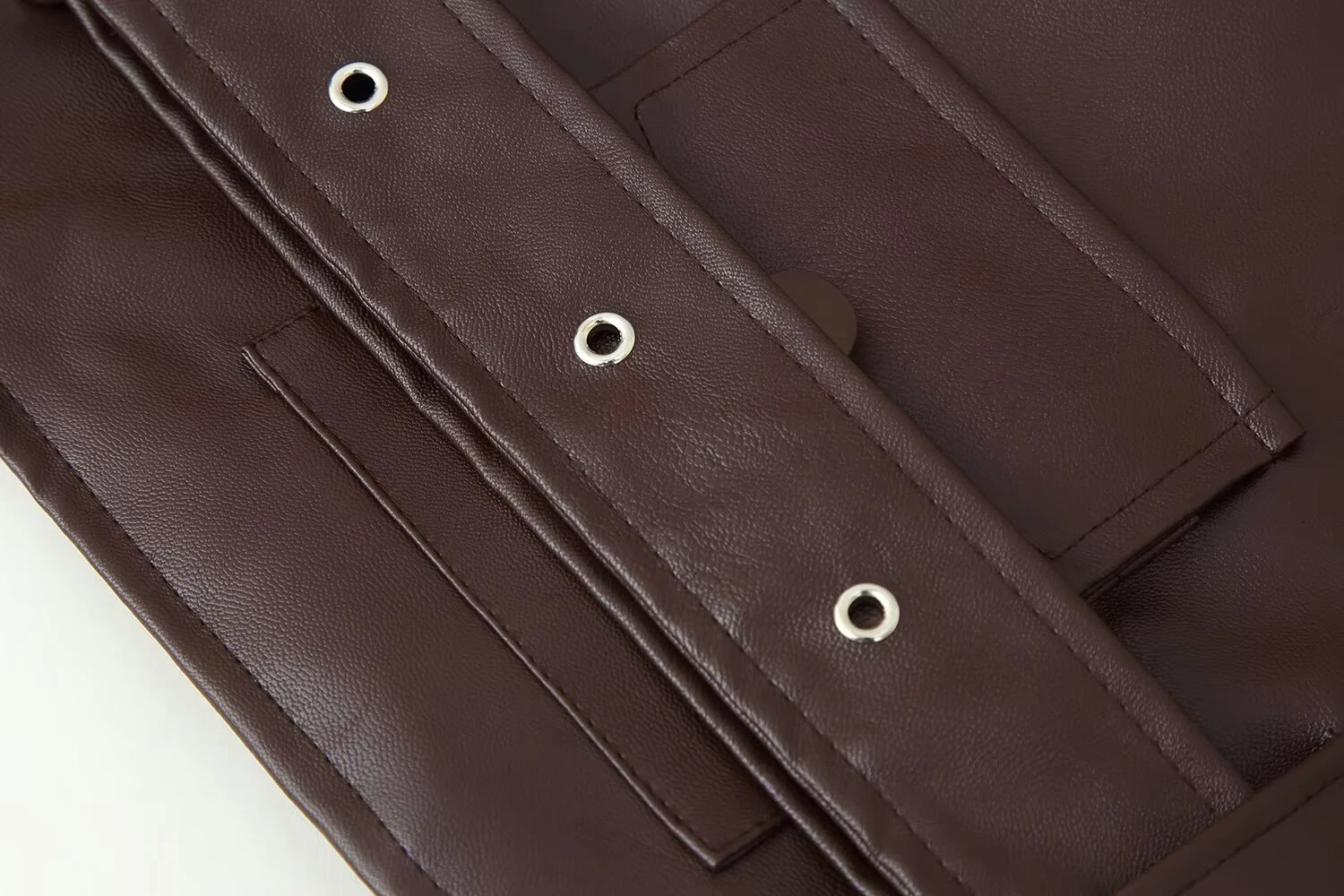 เสื้อแจ็คเก็ตหนังเทียมทรงสั้นแบบใหม่สไตล์ยุโรปและอเมริกาสำหรับผู้หญิง พร้อมเข็มขัด ทรงหลวม