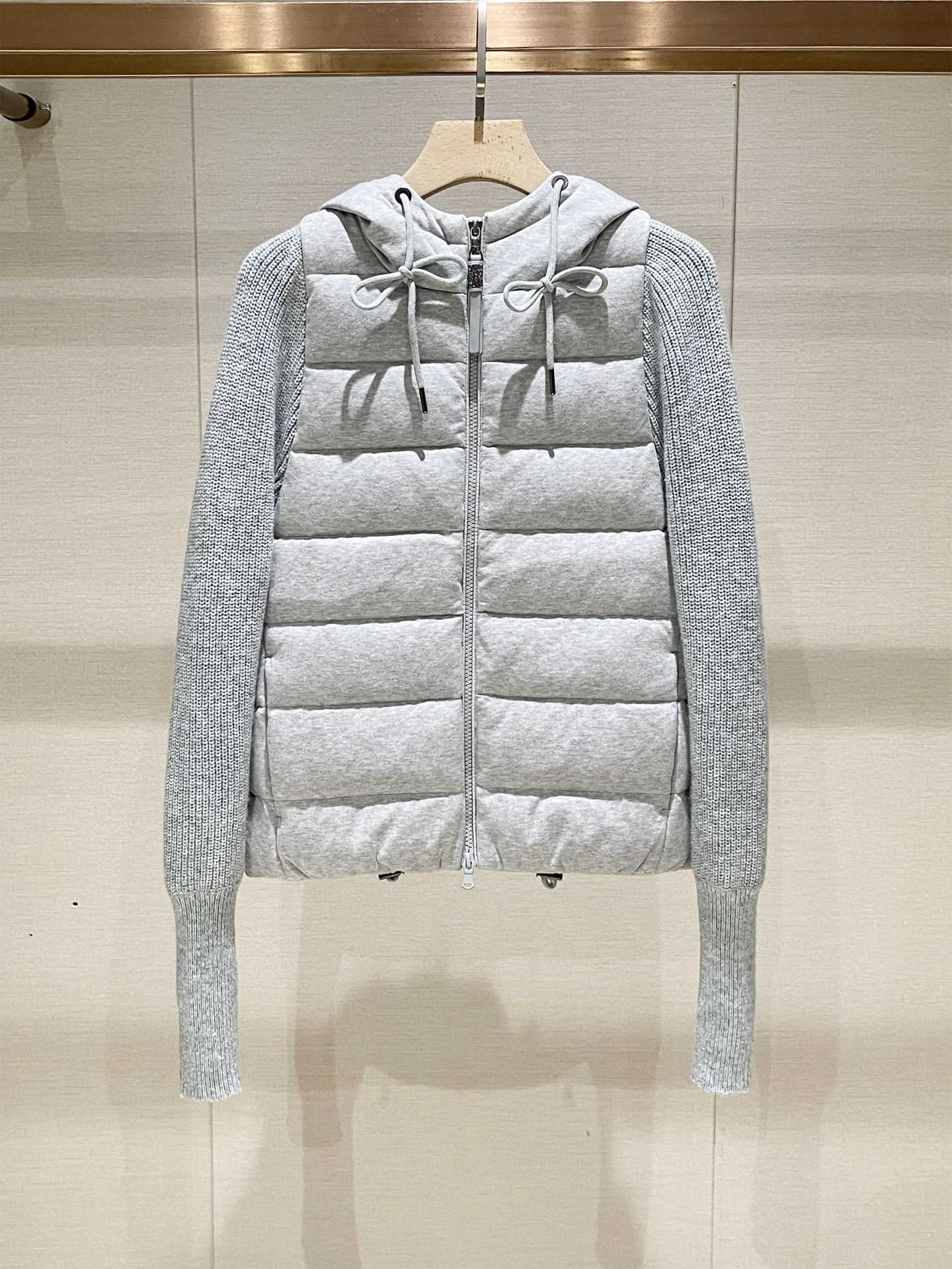 

Легкая вязаная шапка и легкий пуховик с высокой талией и длинными рукавами на молнии для женщин, для повседневной носки