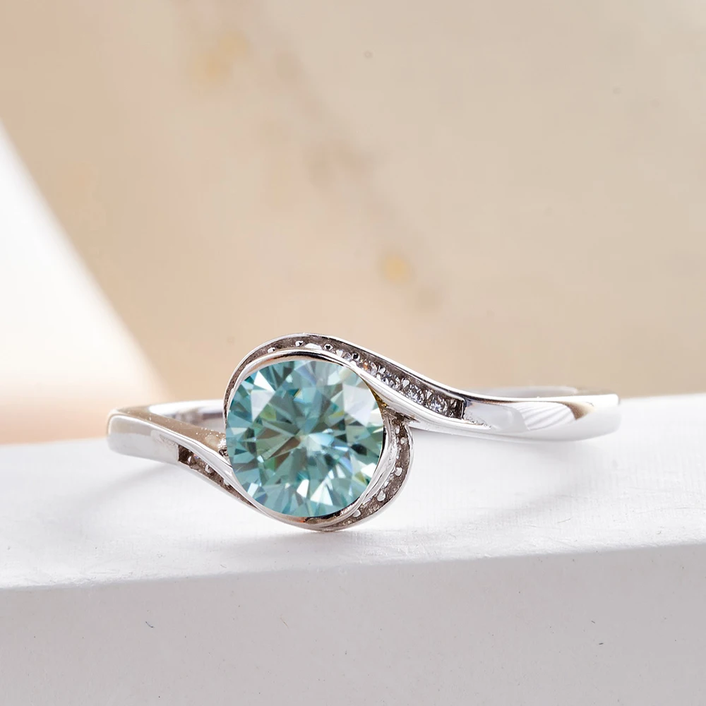 JoyceJelly 1CT Moissanit-Ring, 925er-Sterlingsilber-Schmuck für Damen, D-Farbe, VVS1, runder, im Labor hergestellter, glänzender Diamant-Ehering. – Detail 10