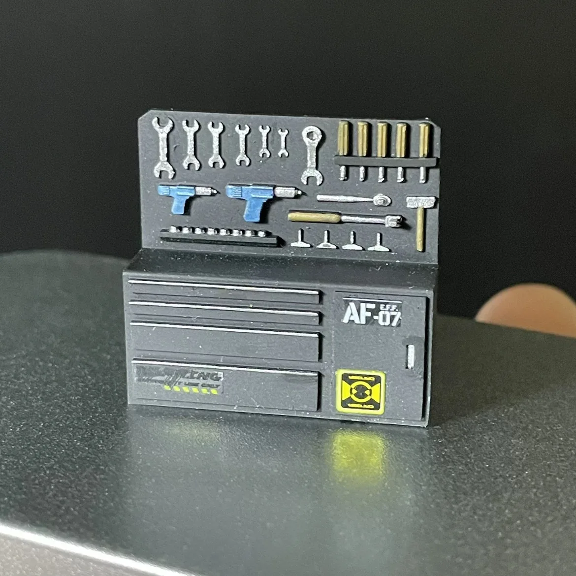 1:64 Auto Modell Garage Werkbank Set Werkzeugschrank Auto Reparatur Werkzeug Modell Szene Zubehör