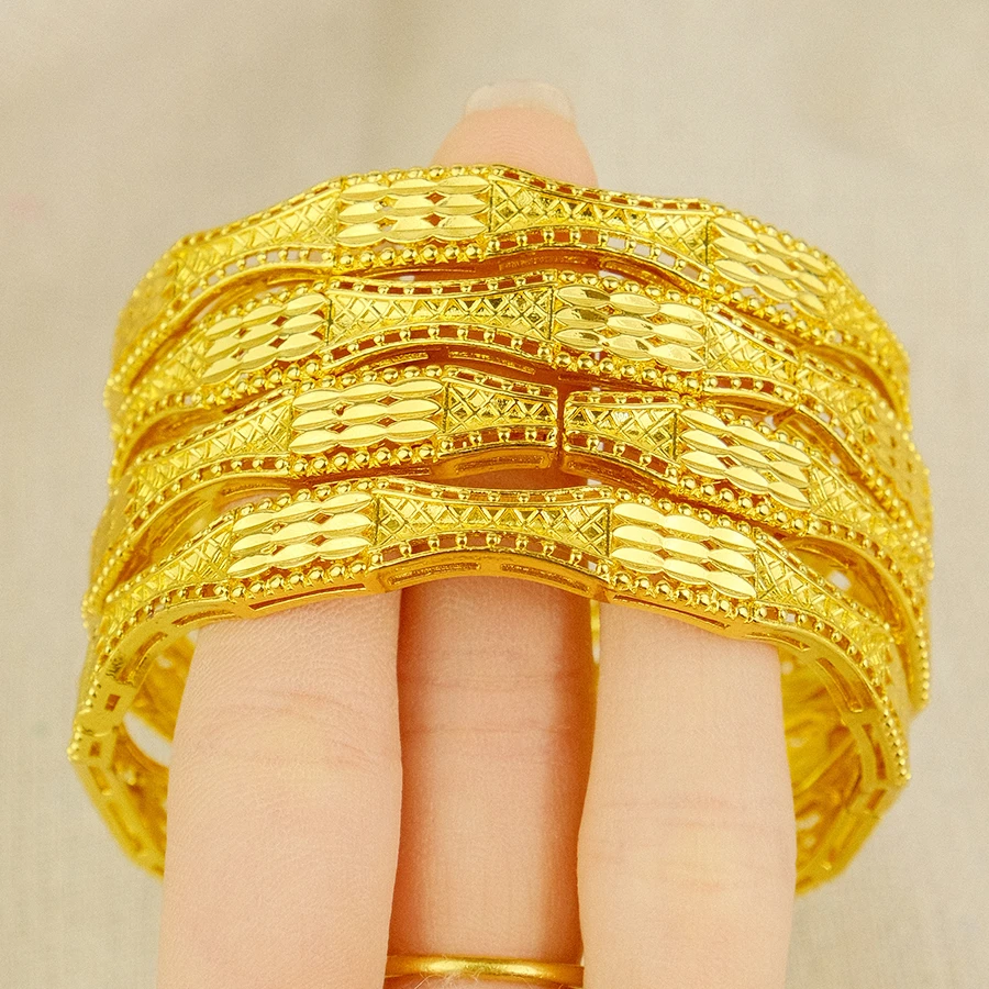 ชุดกำไลทองลายฉลุสำหรับผู้หญิง  - Ethnic Fashion In Dubai บทวิจารณ์และราคา