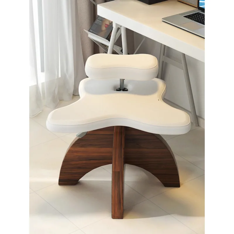 Taboret do komputera – czy warto zastąpić fotel biurowy stabilnym, ergonomicznym siedzeniem?