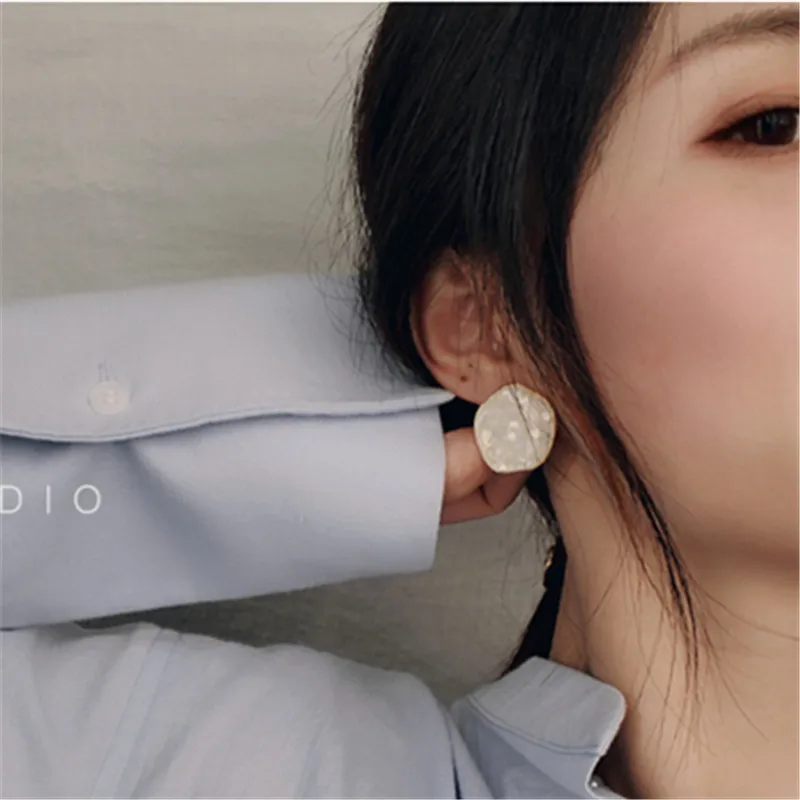 Unique contracted exaggerated earrings seven color restoring ancient ways is dazzle colour earrings delicate earrings wholesale