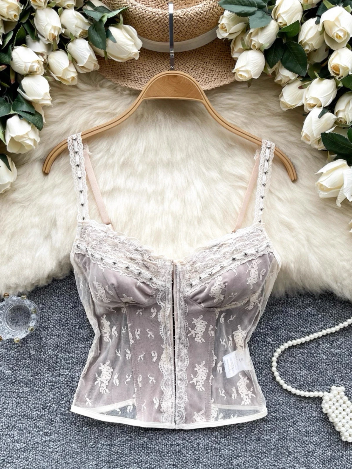 

French palace-style lace tank top, retro and sexy fashionable tank top, elegant and versatile simple tank top